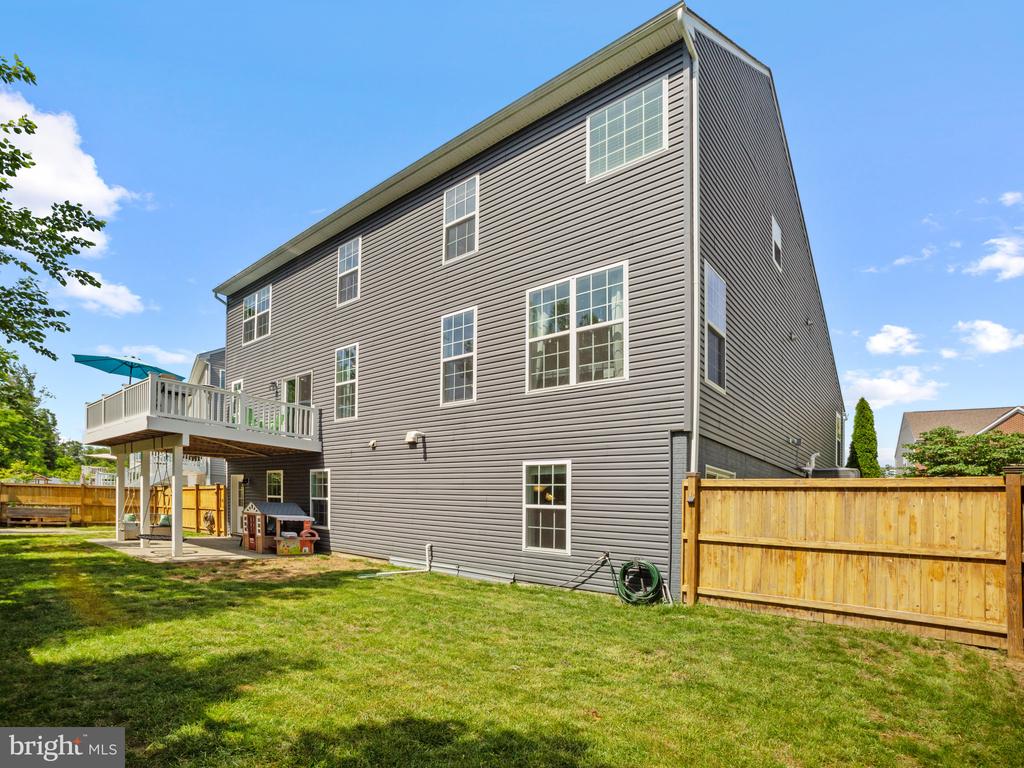 1422 SILVER OAK LANE