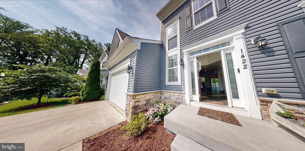 1422 SILVER OAK LANE