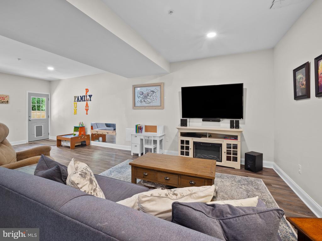 1422 SILVER OAK LANE