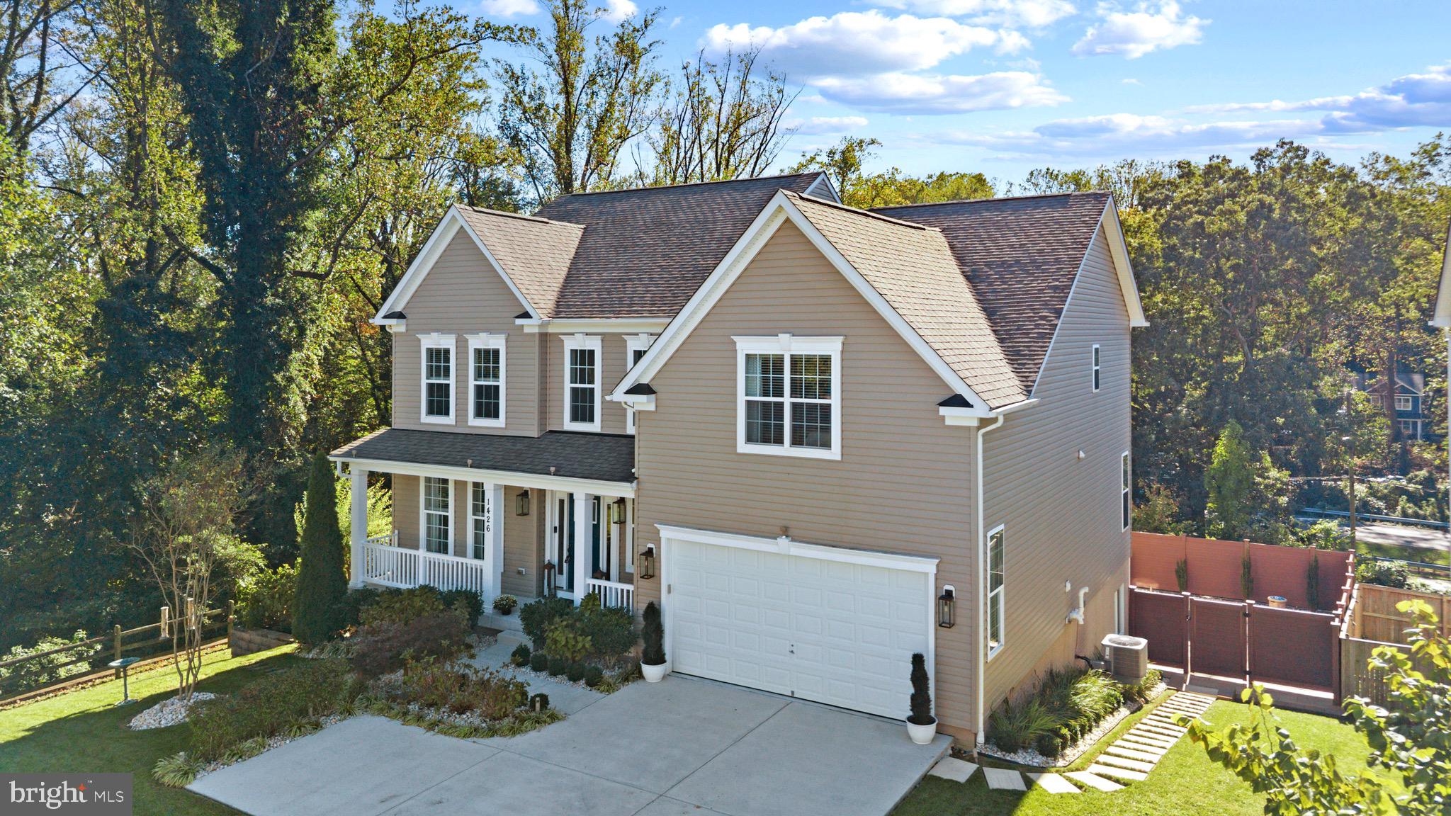 1426 SILVER OAK LANE