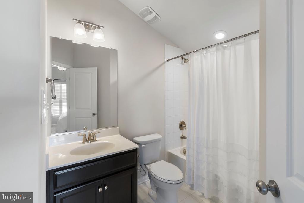 1426 SILVER OAK LANE