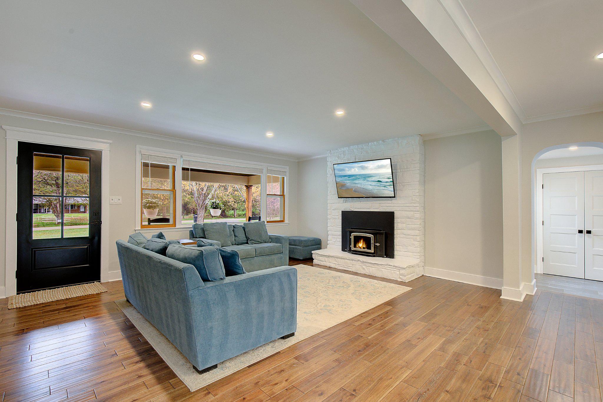 818 CEDARCROFT DRIVE