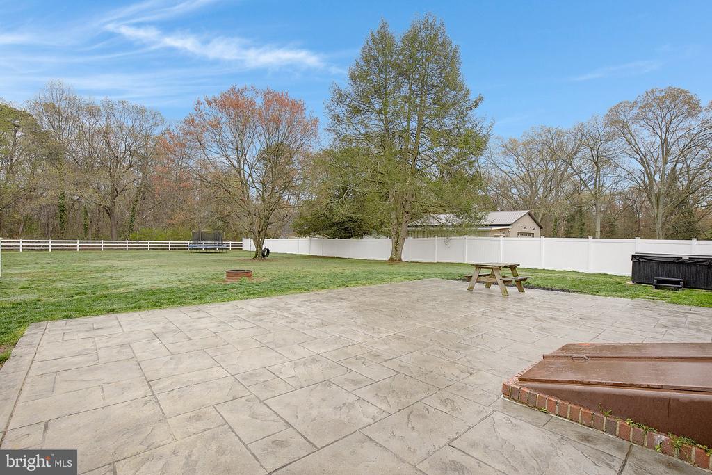 818 CEDARCROFT DRIVE