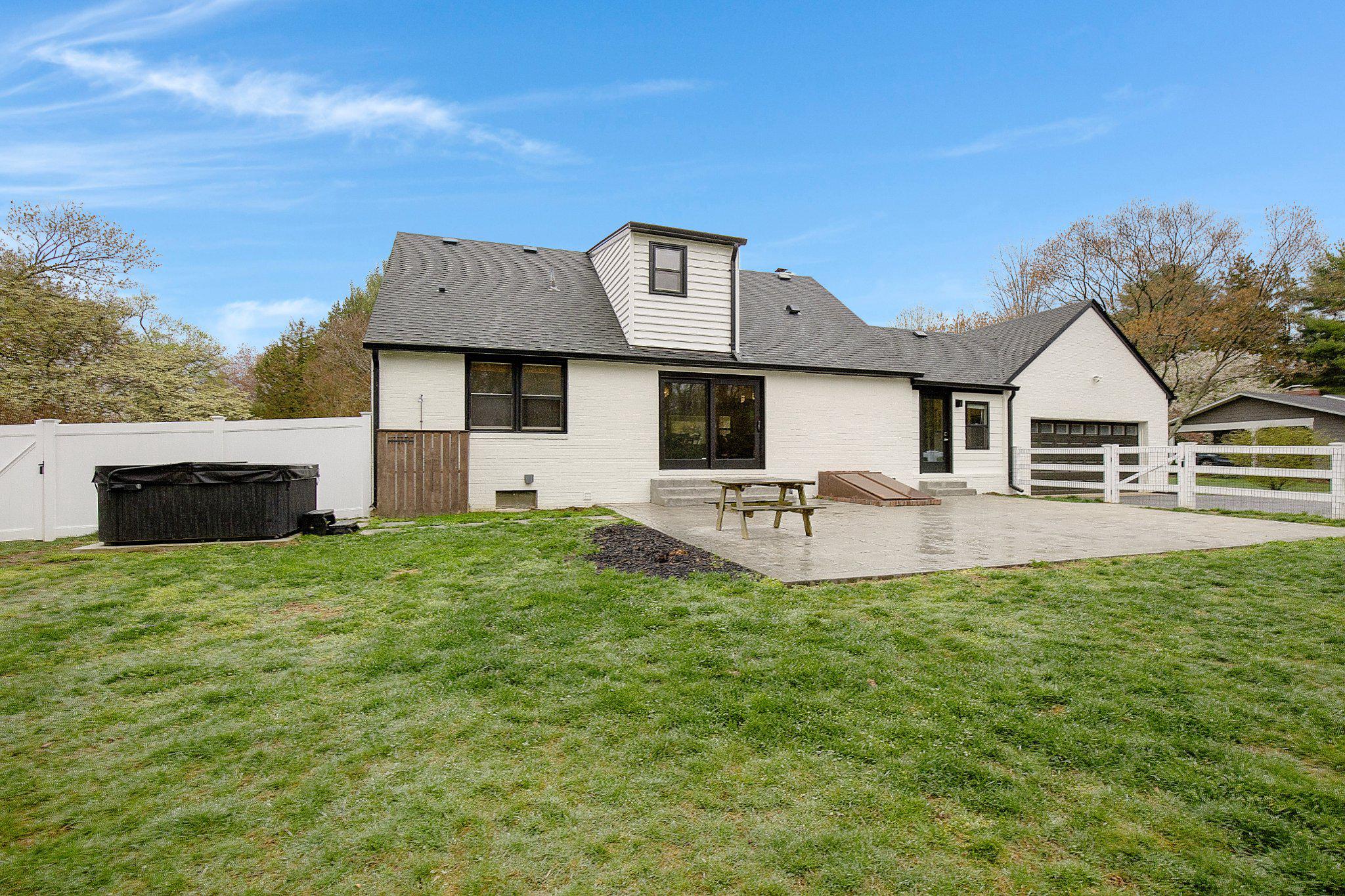 818 CEDARCROFT DRIVE