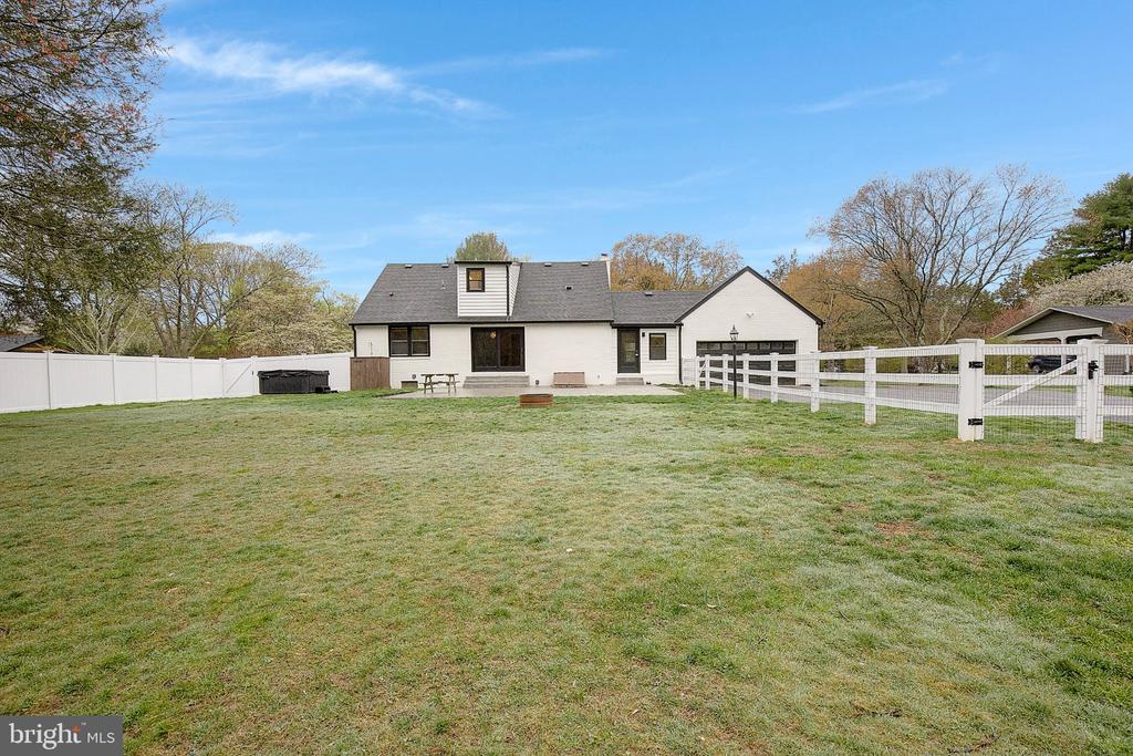 818 CEDARCROFT DRIVE
