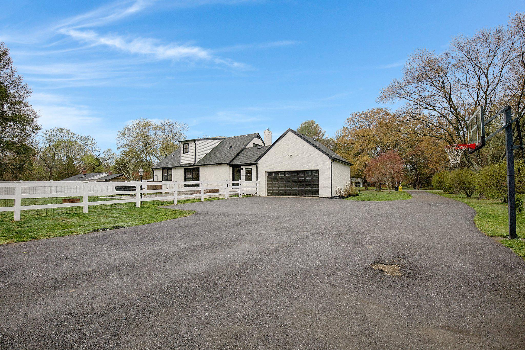 818 CEDARCROFT DRIVE