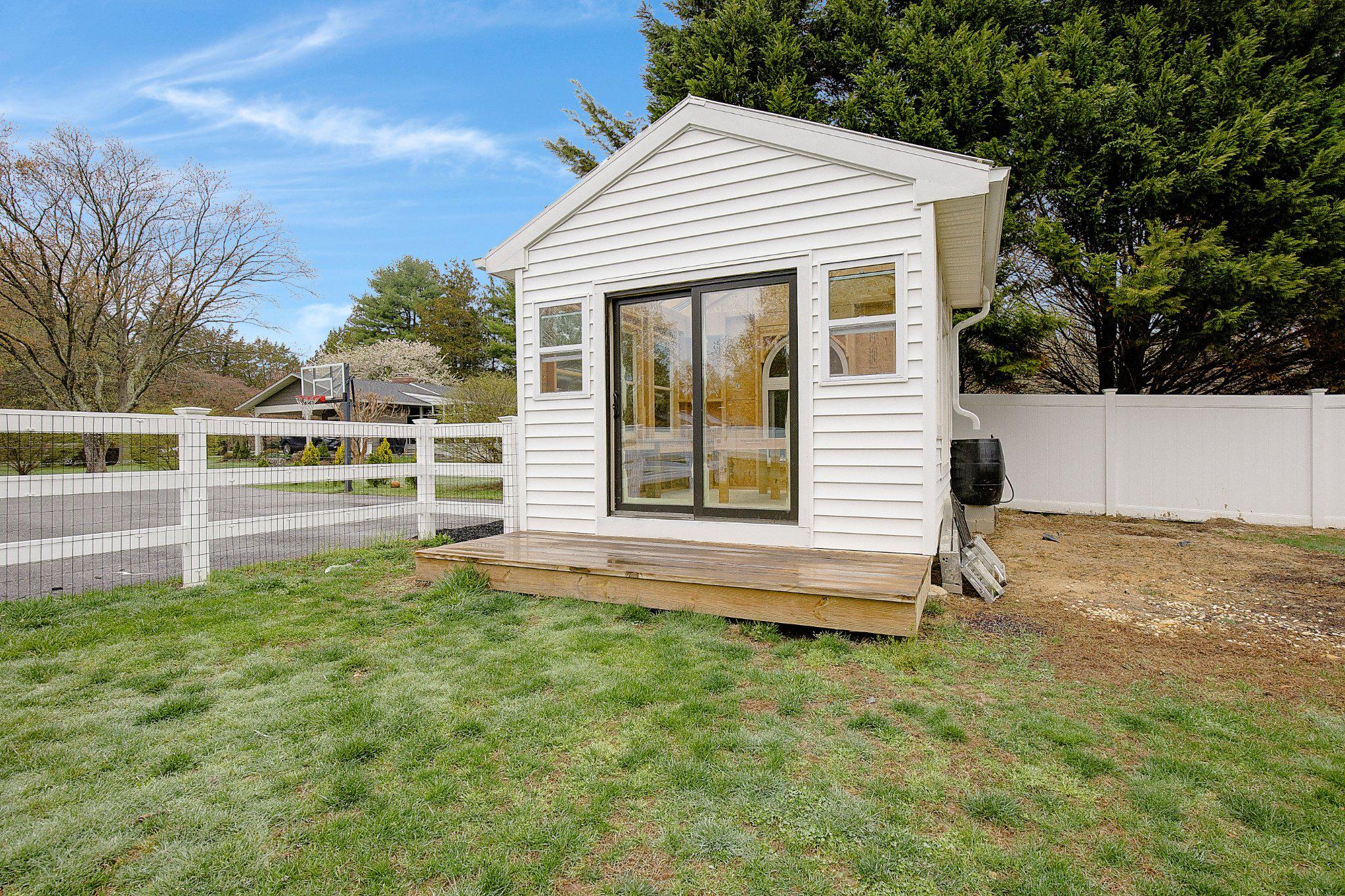 818 CEDARCROFT DRIVE