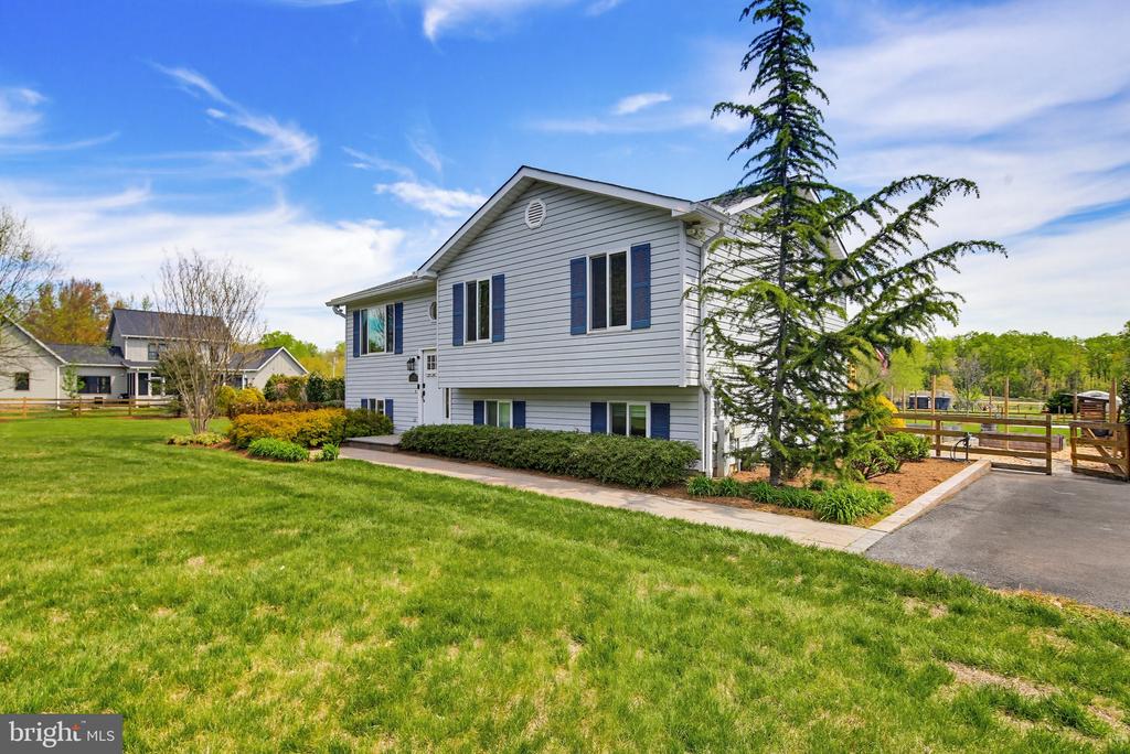 3229 BEARDS POINT ROAD
