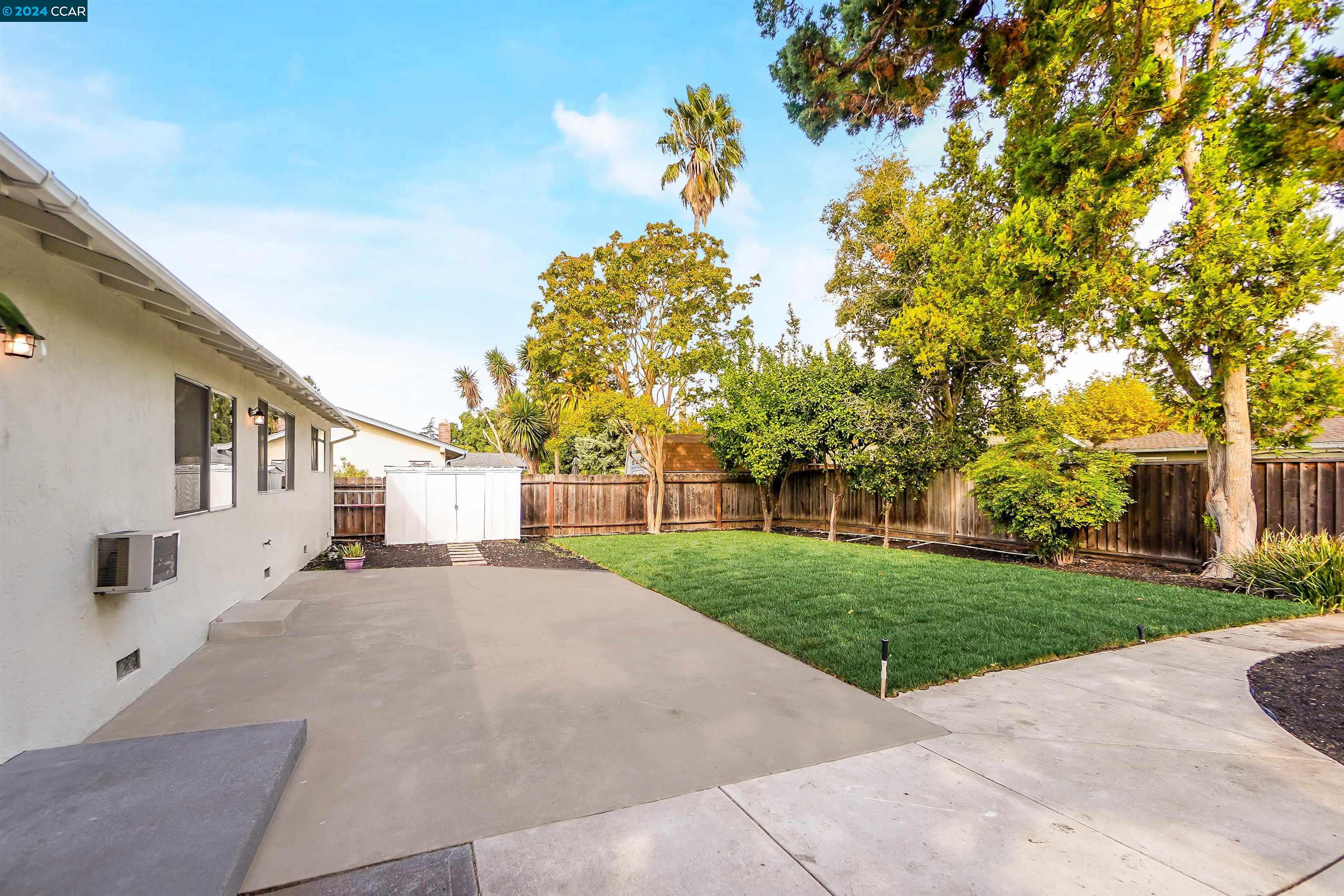 1766 Roxbury Dr