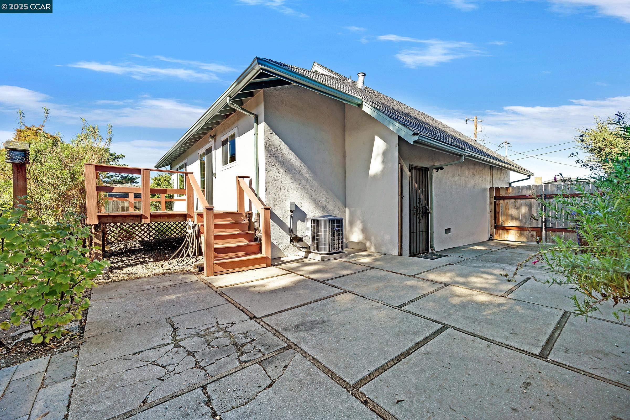 2543 Francis Dr