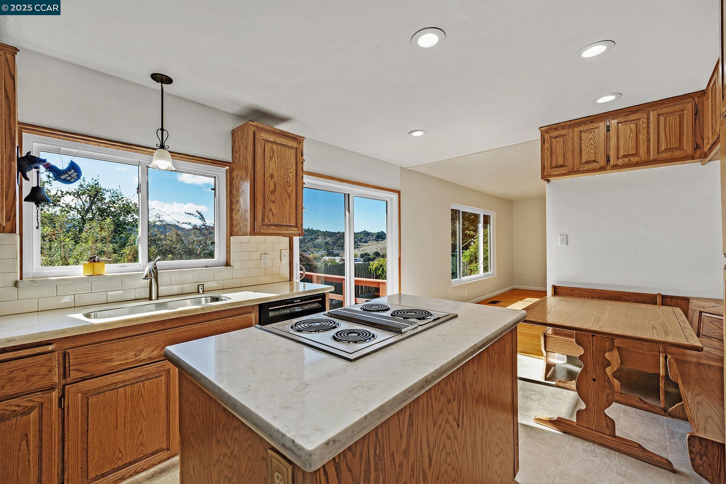 2543 Francis Dr