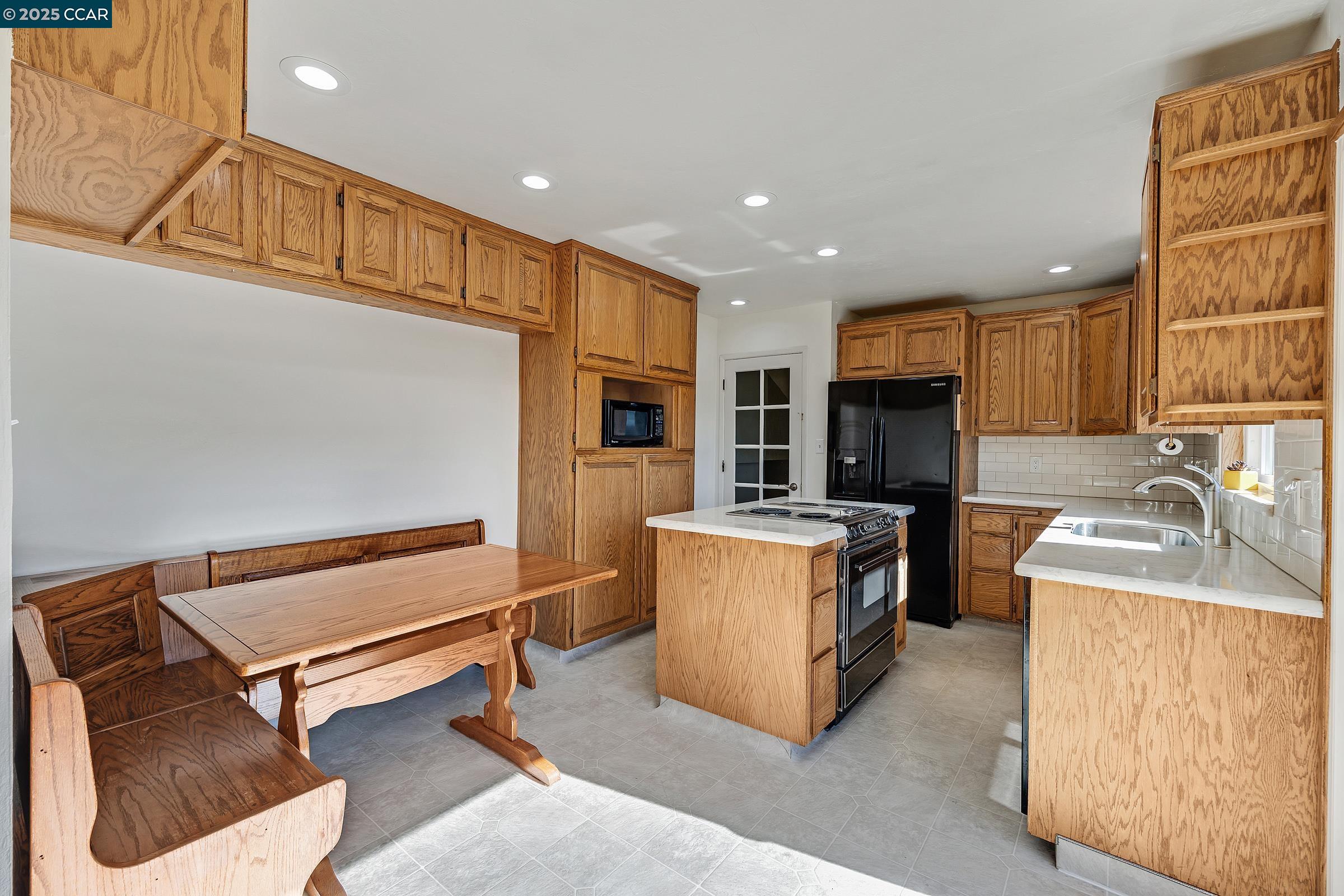 2543 Francis Dr