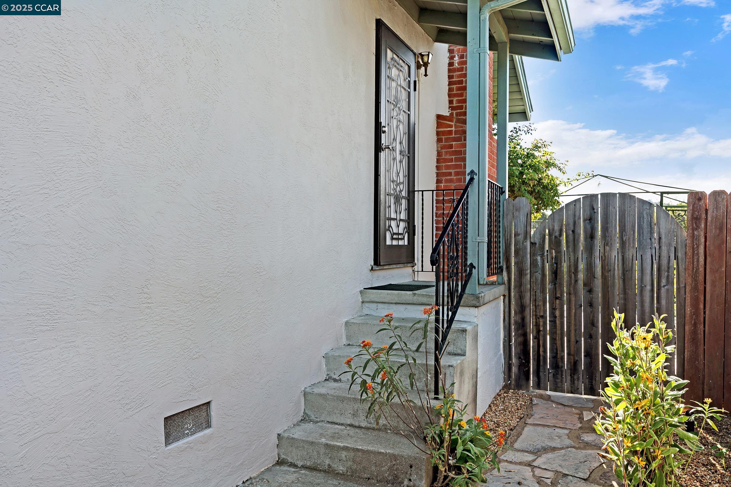 2543 Francis Dr