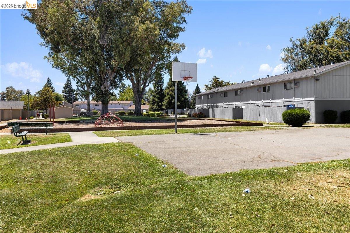 200 Del Luz Ct