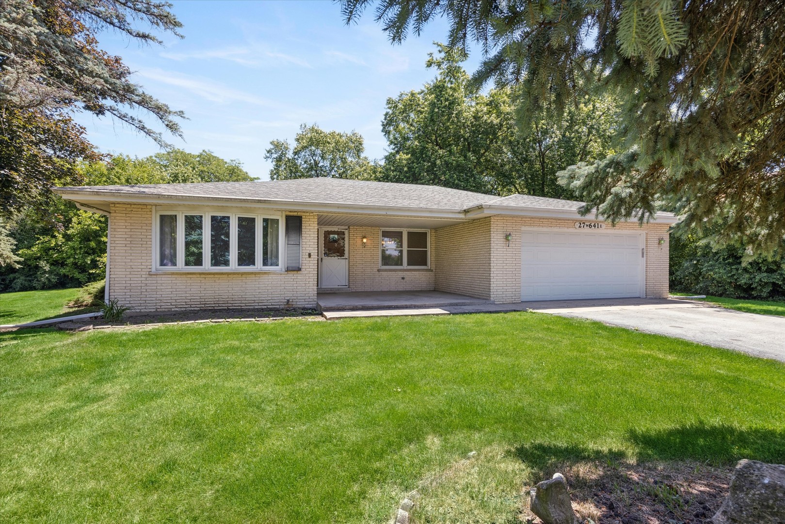 27W641 Holly Court
