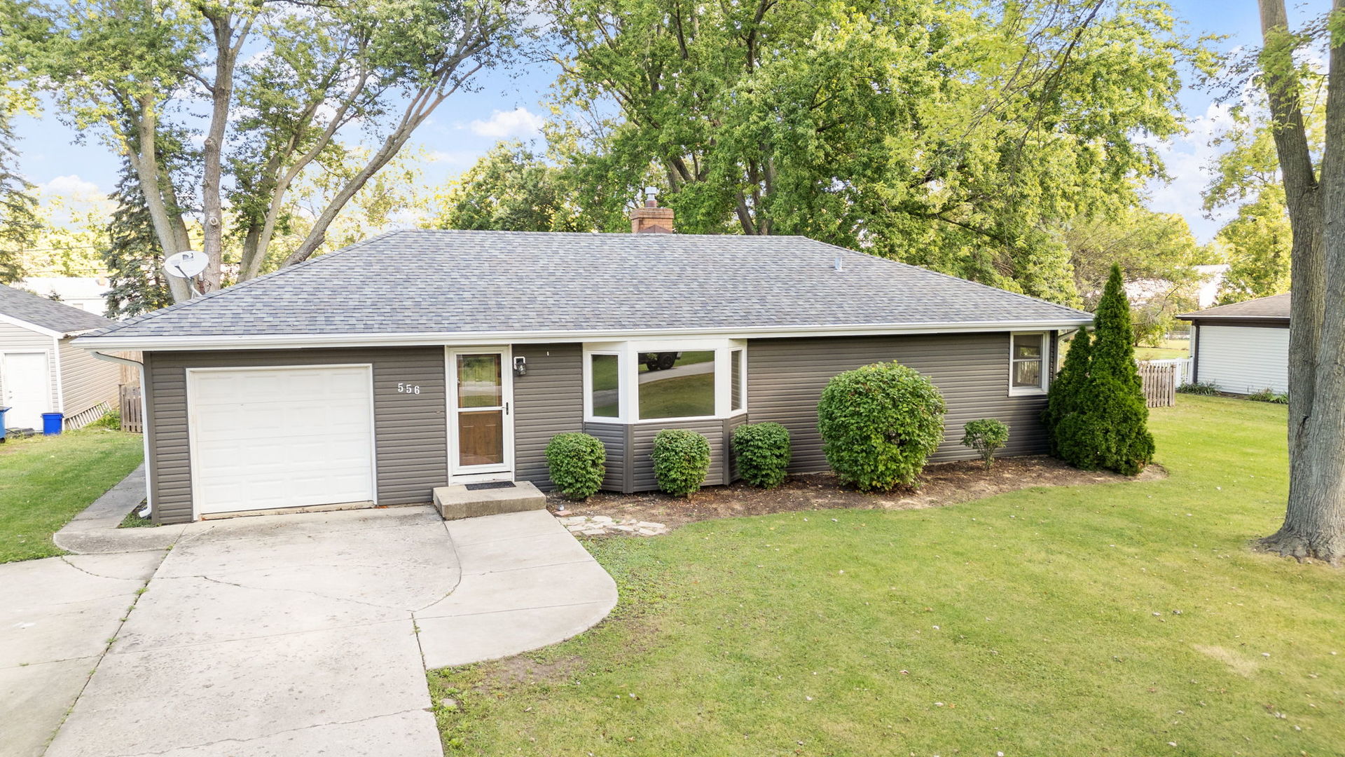 28w556 Forestview Avenue