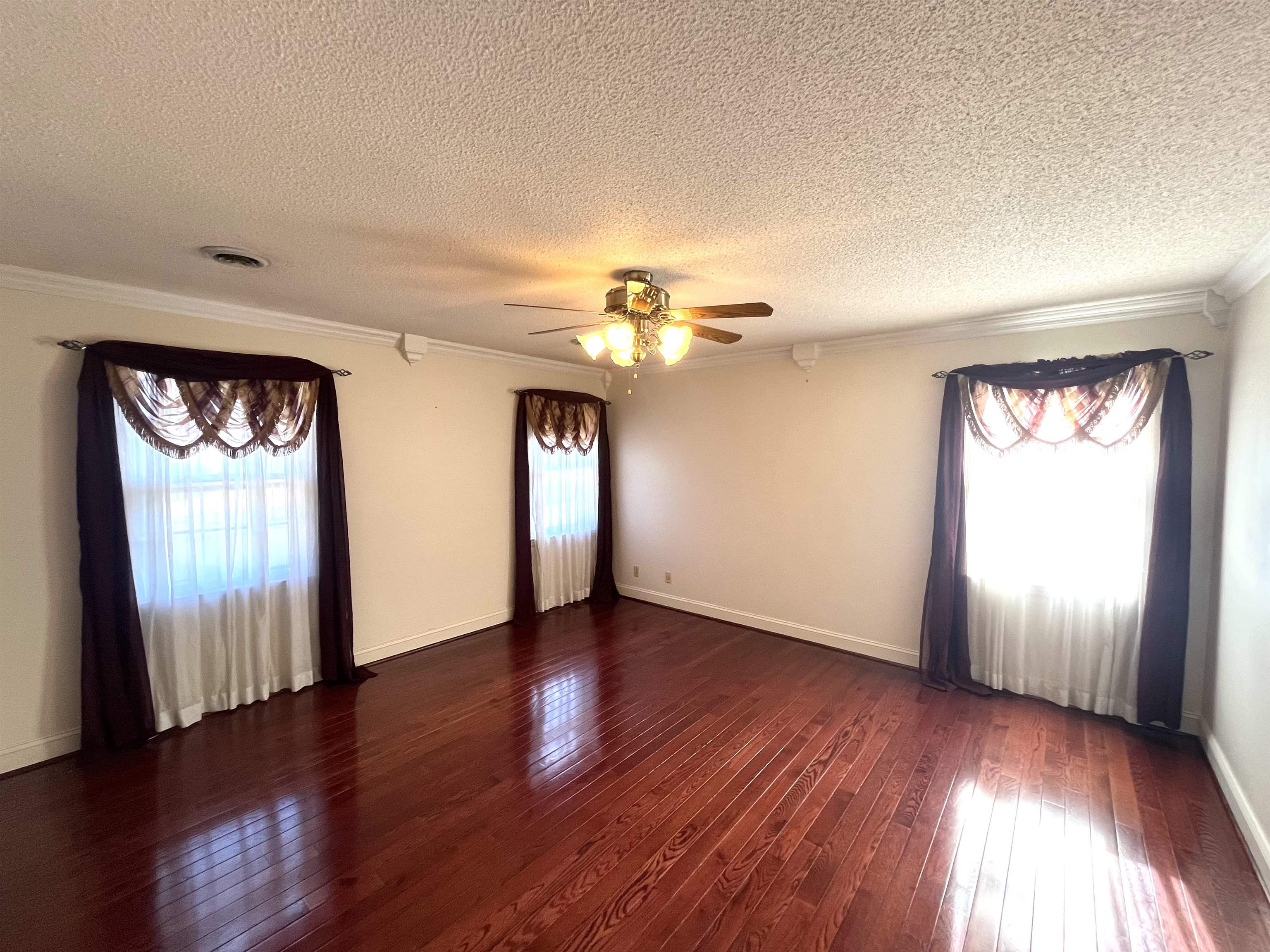 822 Shoresbrook Drive
