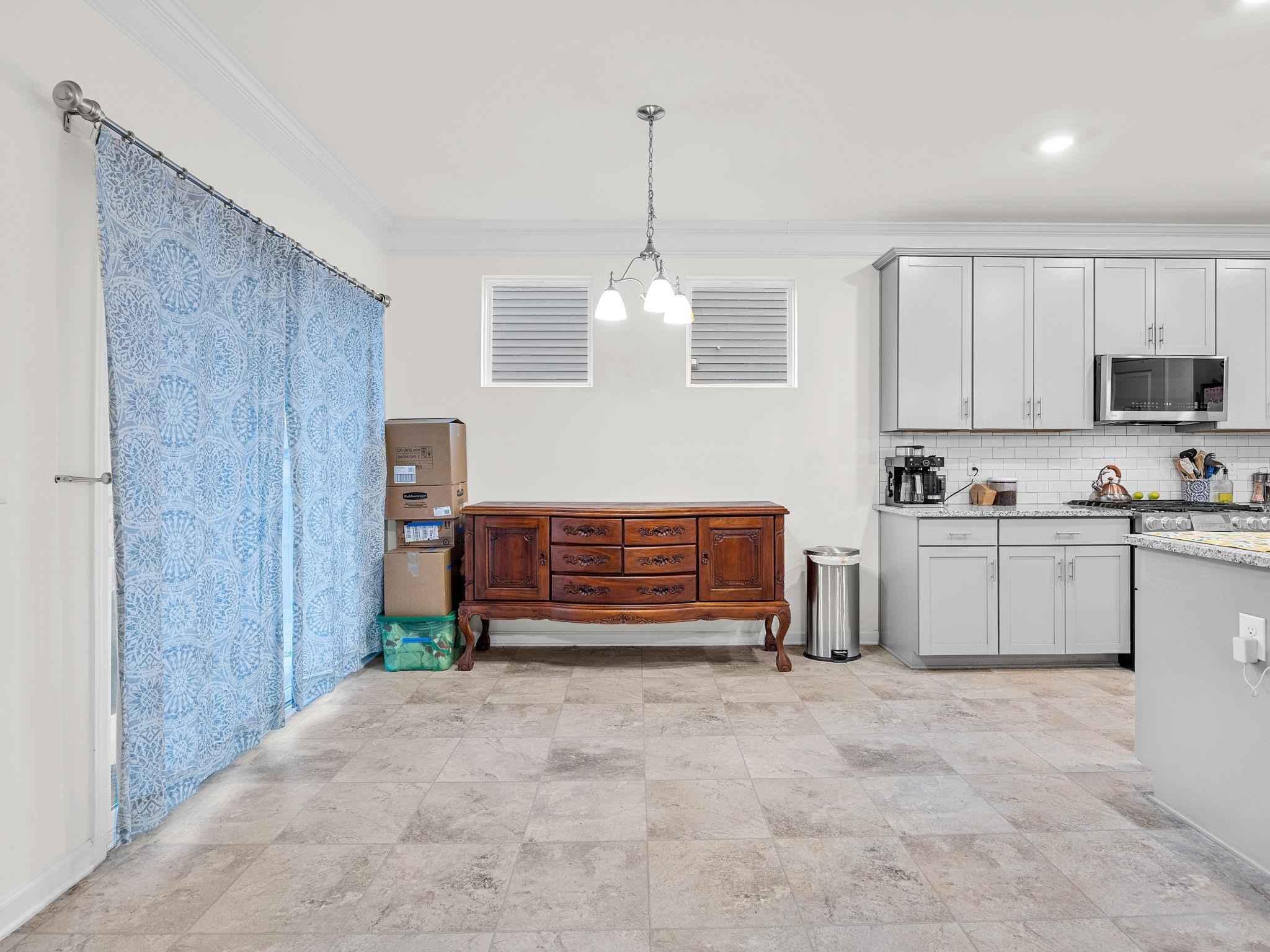 423 Wolfbend Road
