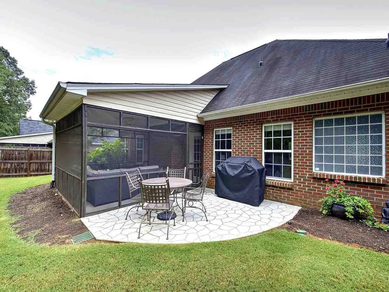 329 N Sweetwater Hills