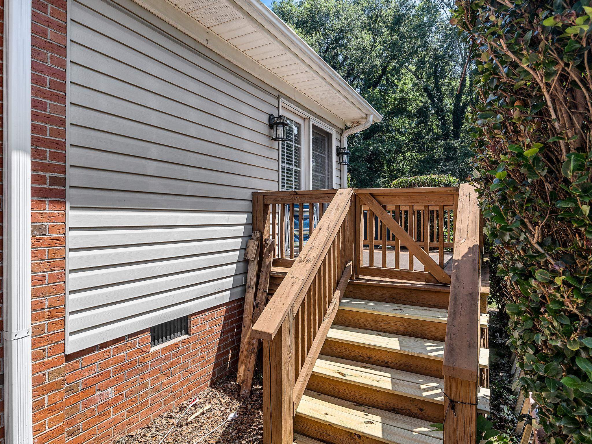 98 Littlejohn Court