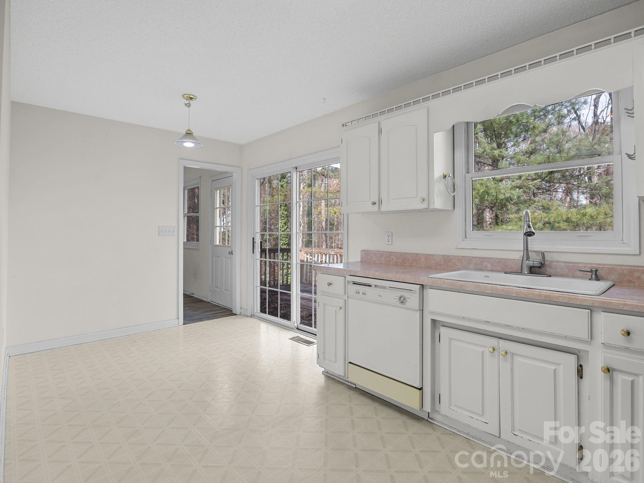 383 Woody Circle