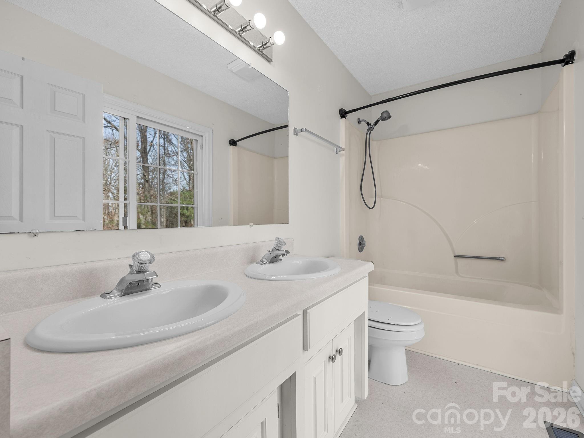 383 Woody Circle