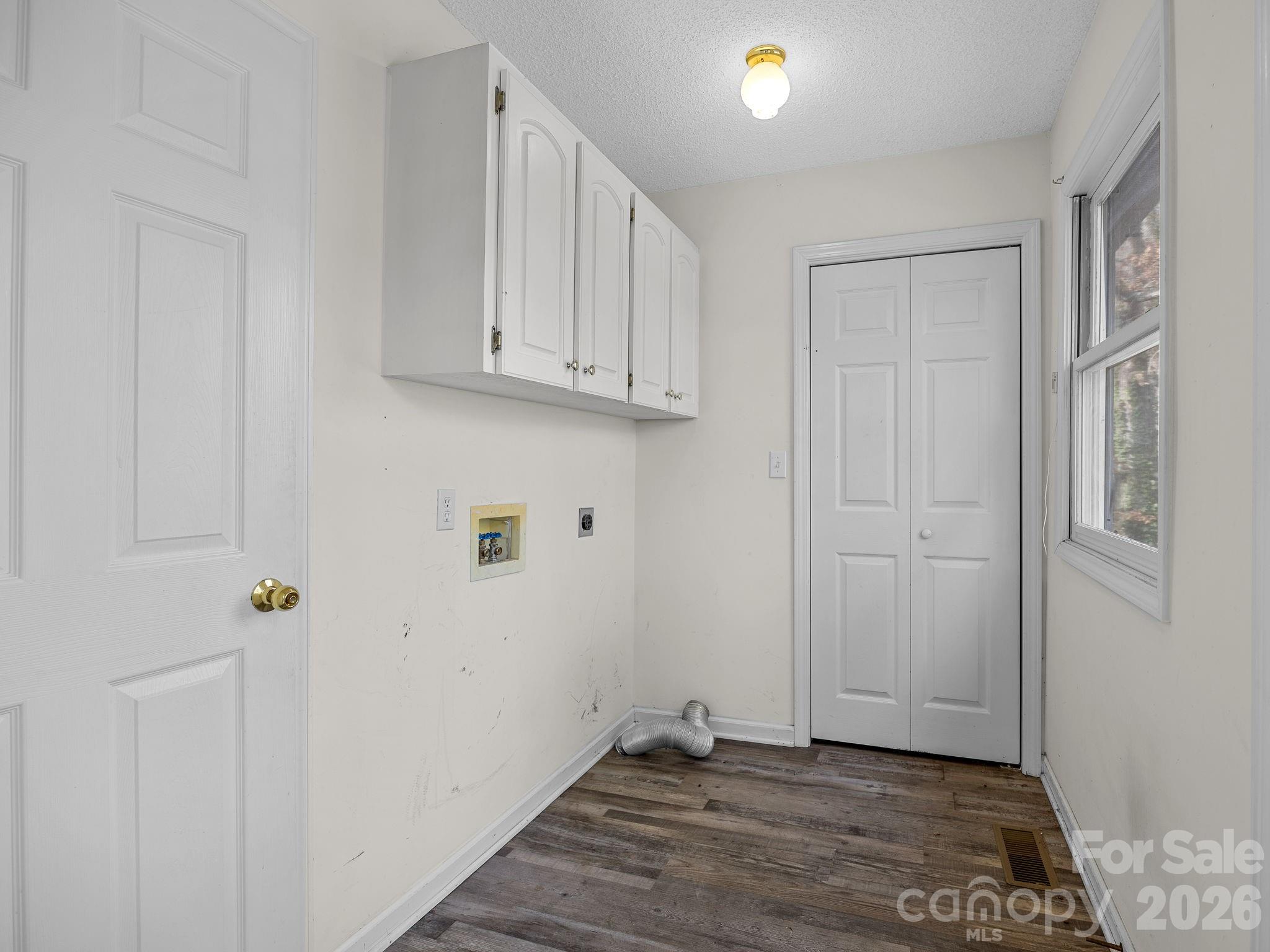 383 Woody Circle