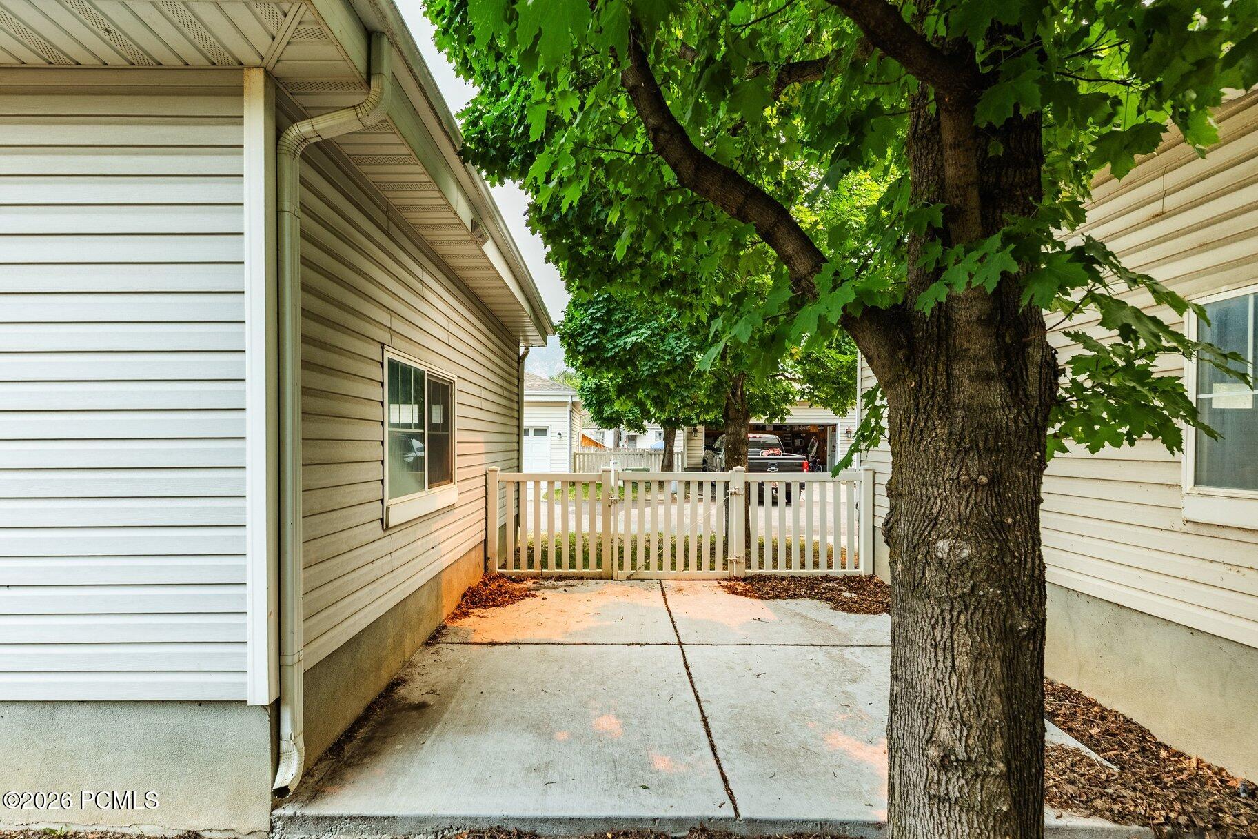 857 W 200 South
