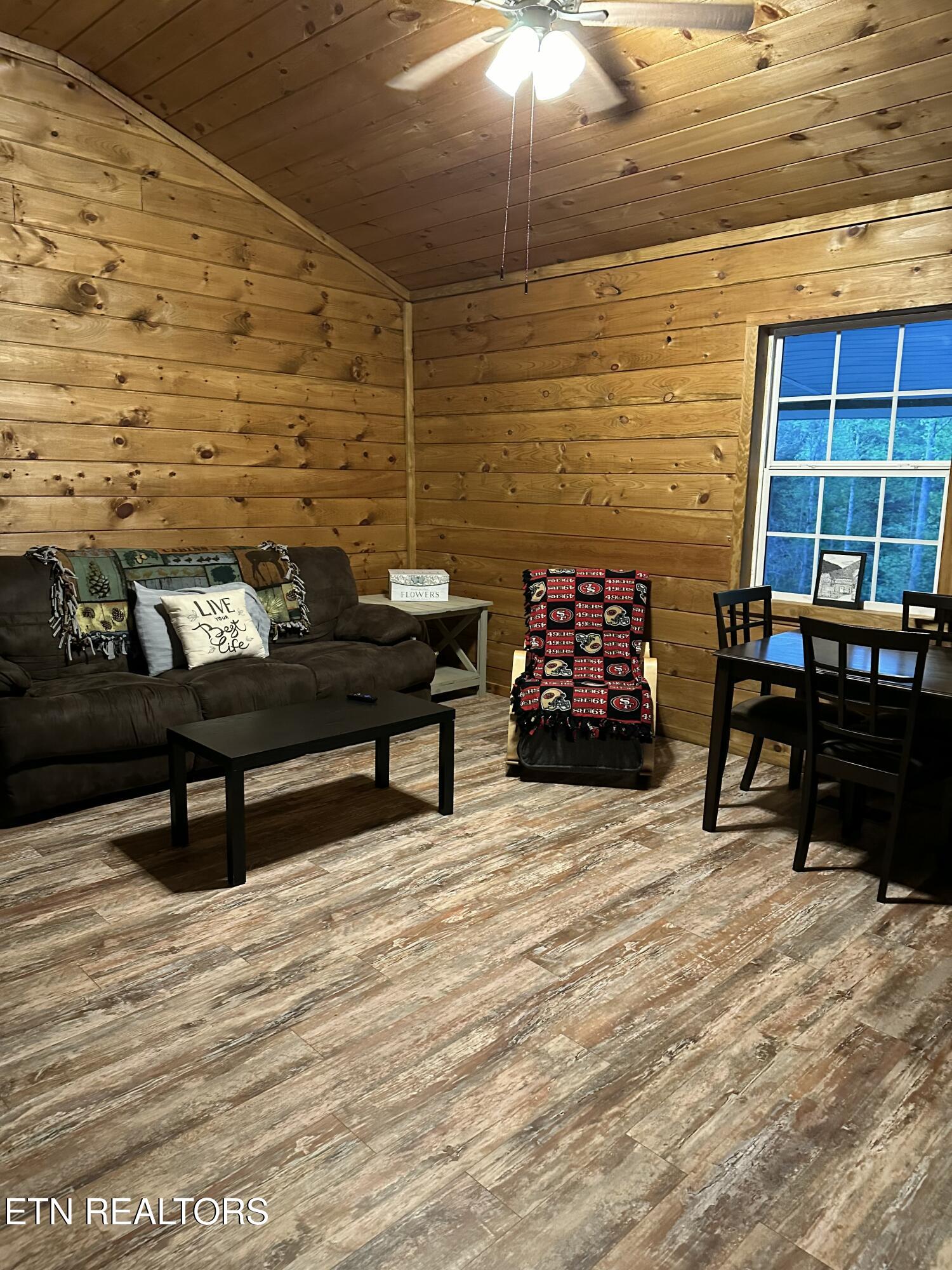 673 Reagan Valley Rd