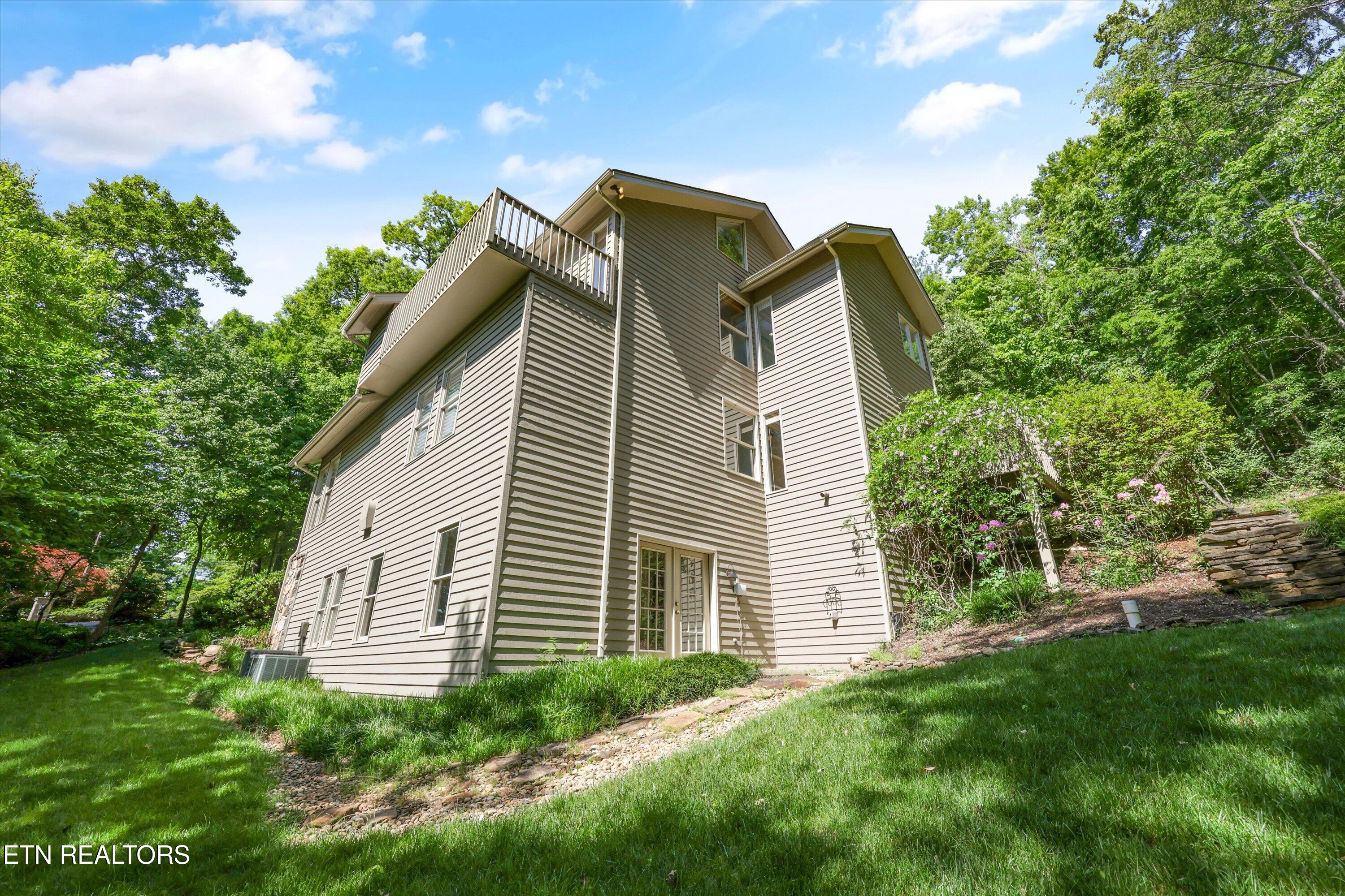 8940 Kelsey Lane