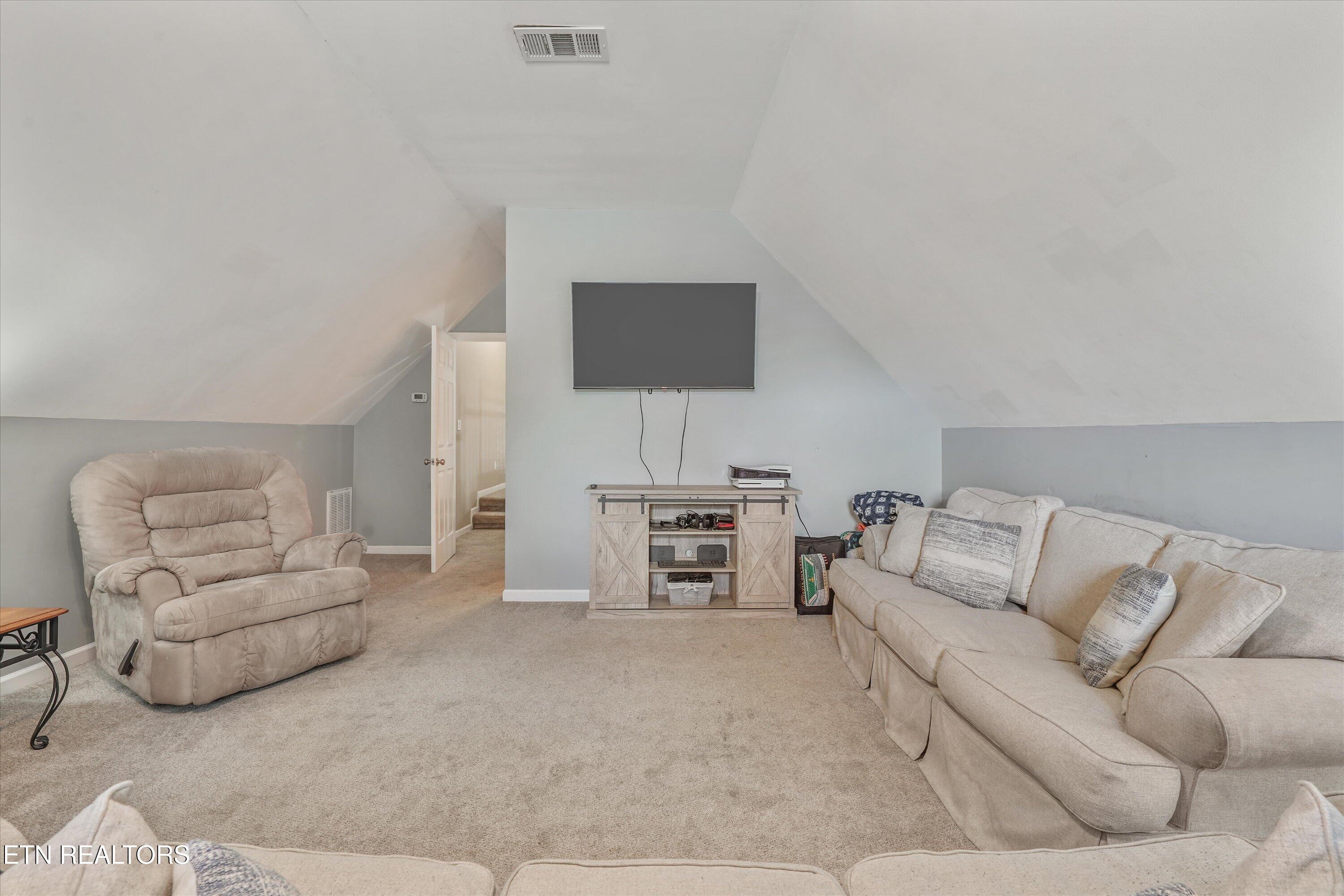 12605 Comblain Rd