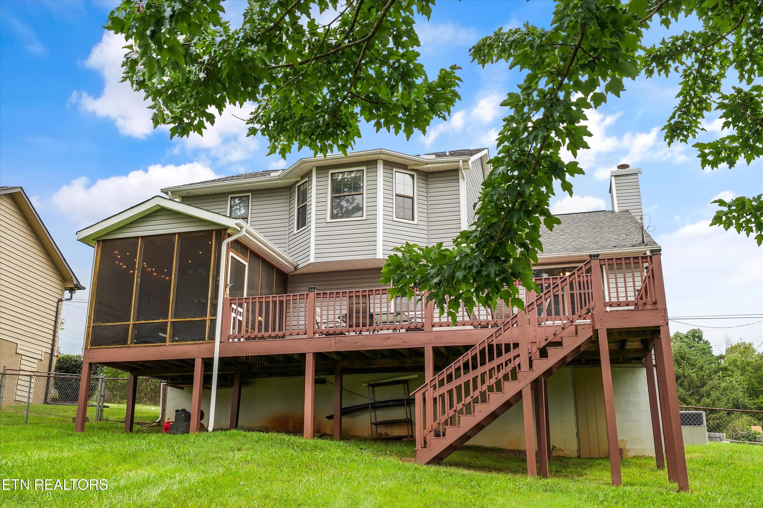 925 Tree Trunk Rd