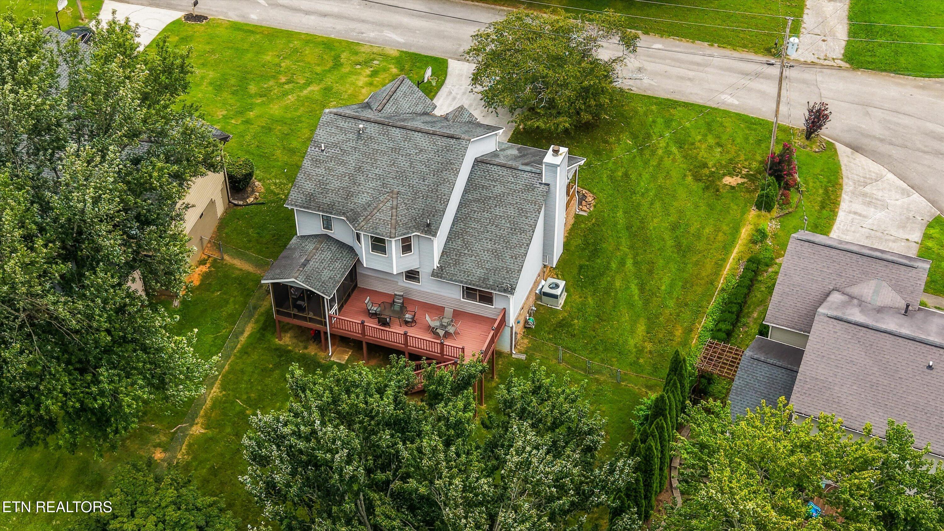 925 Tree Trunk Rd