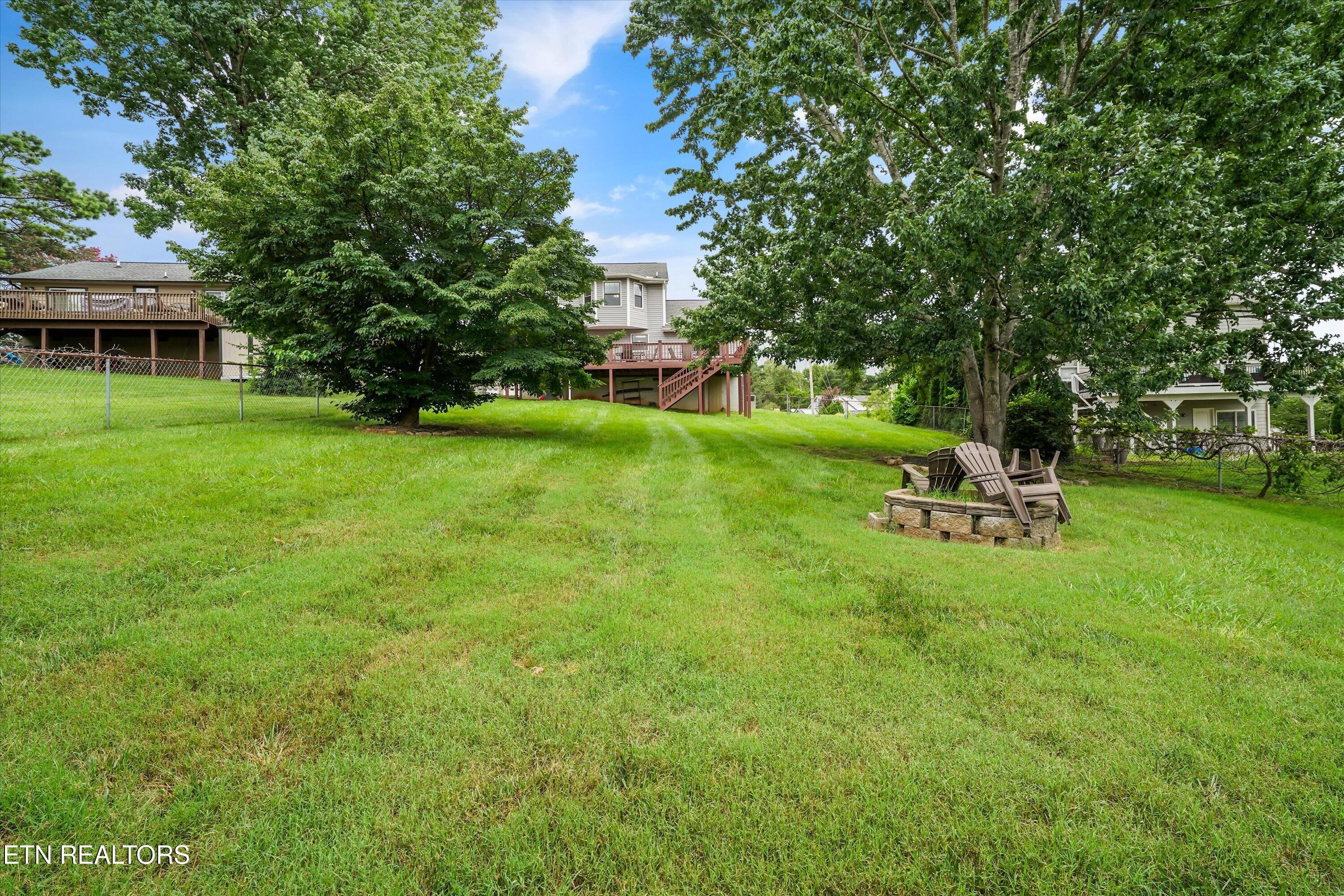 925 Tree Trunk Rd