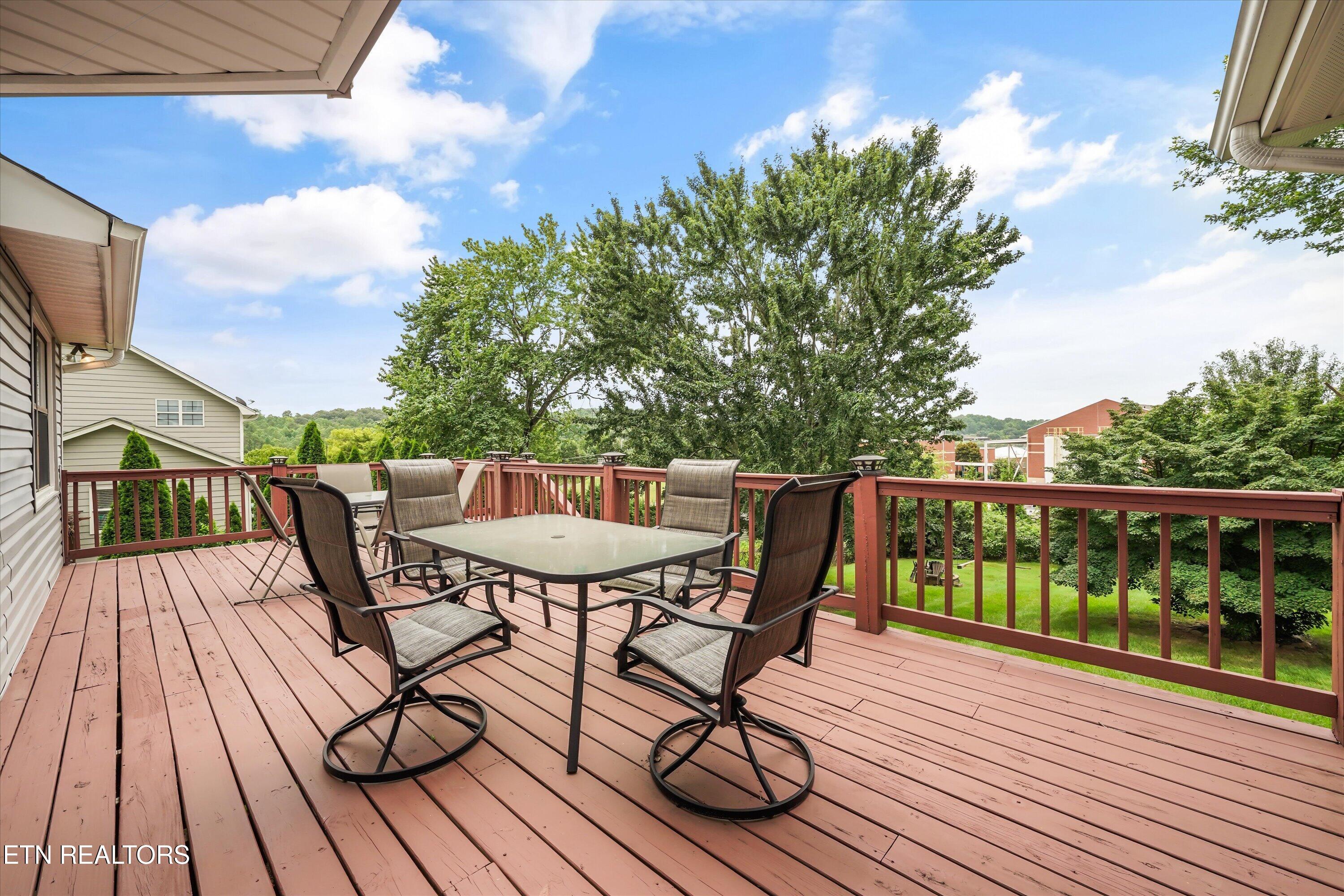 925 Tree Trunk Rd