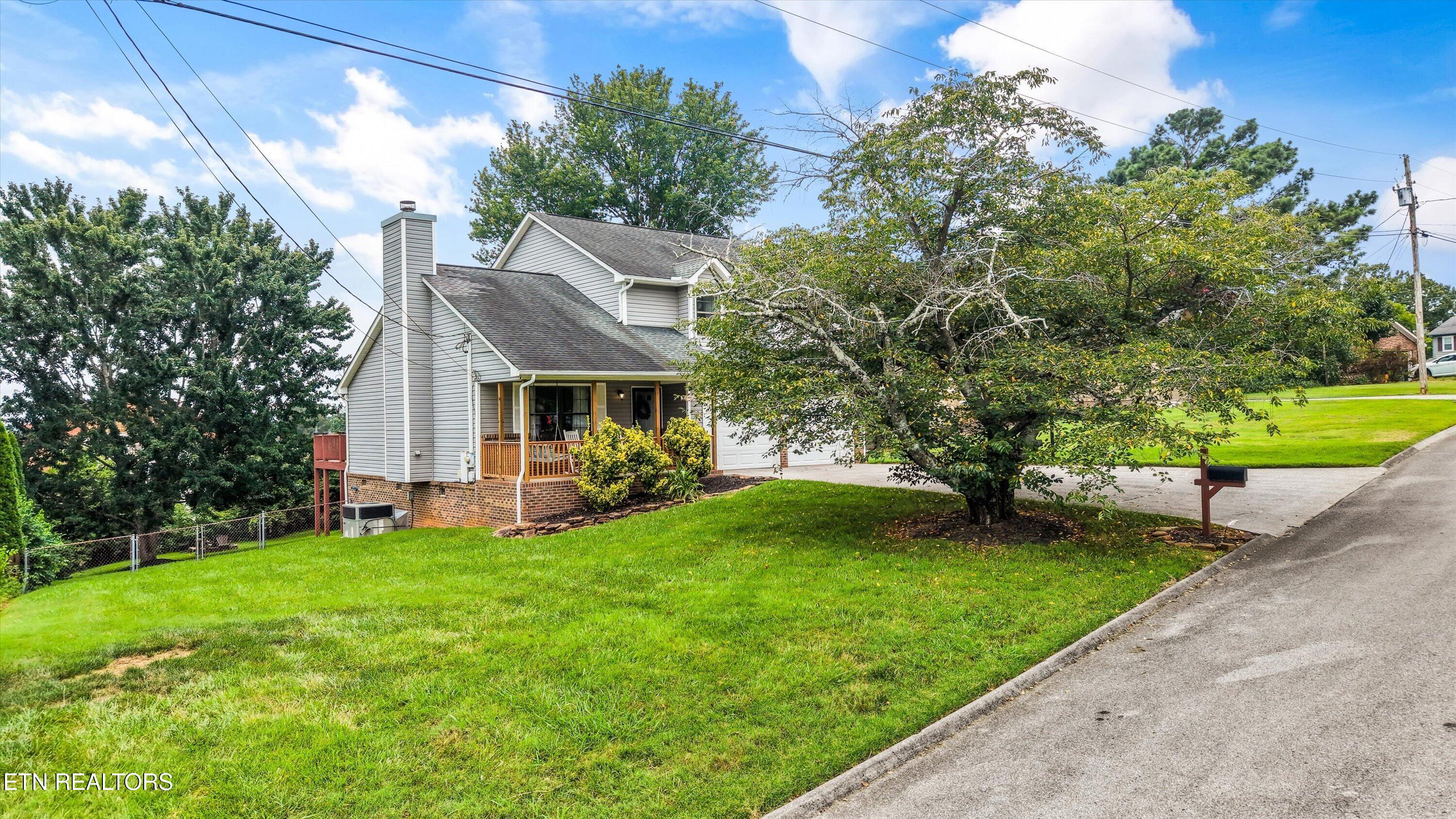 925 Tree Trunk Rd