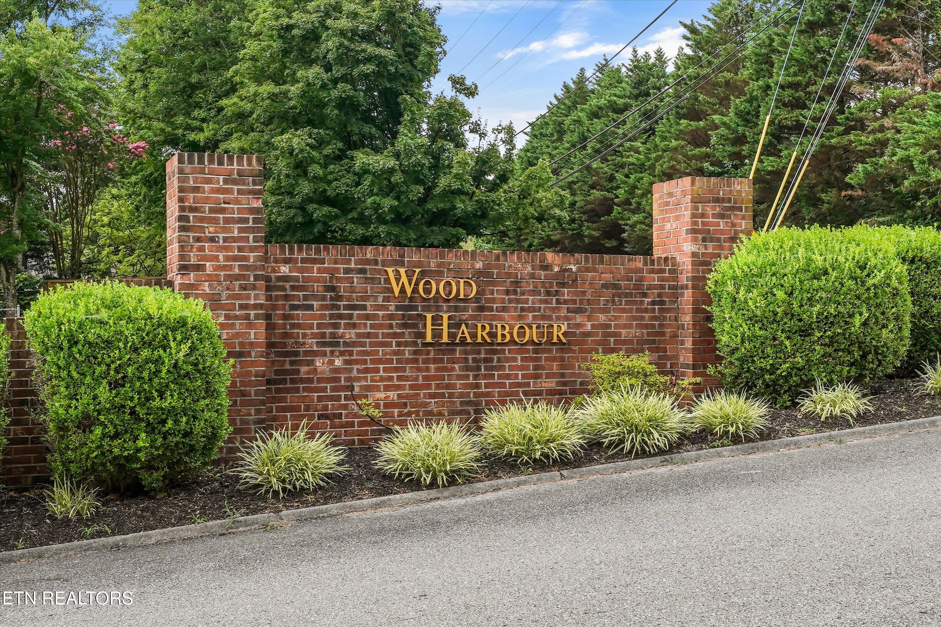 925 Tree Trunk Rd