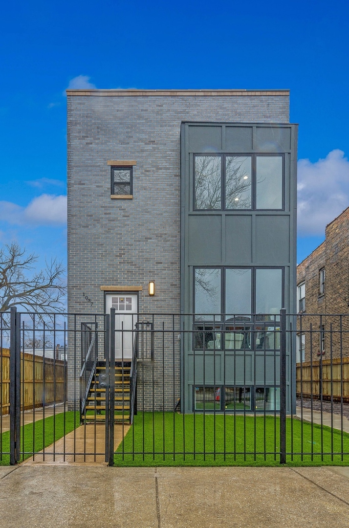 1037 N Monticello Avenue