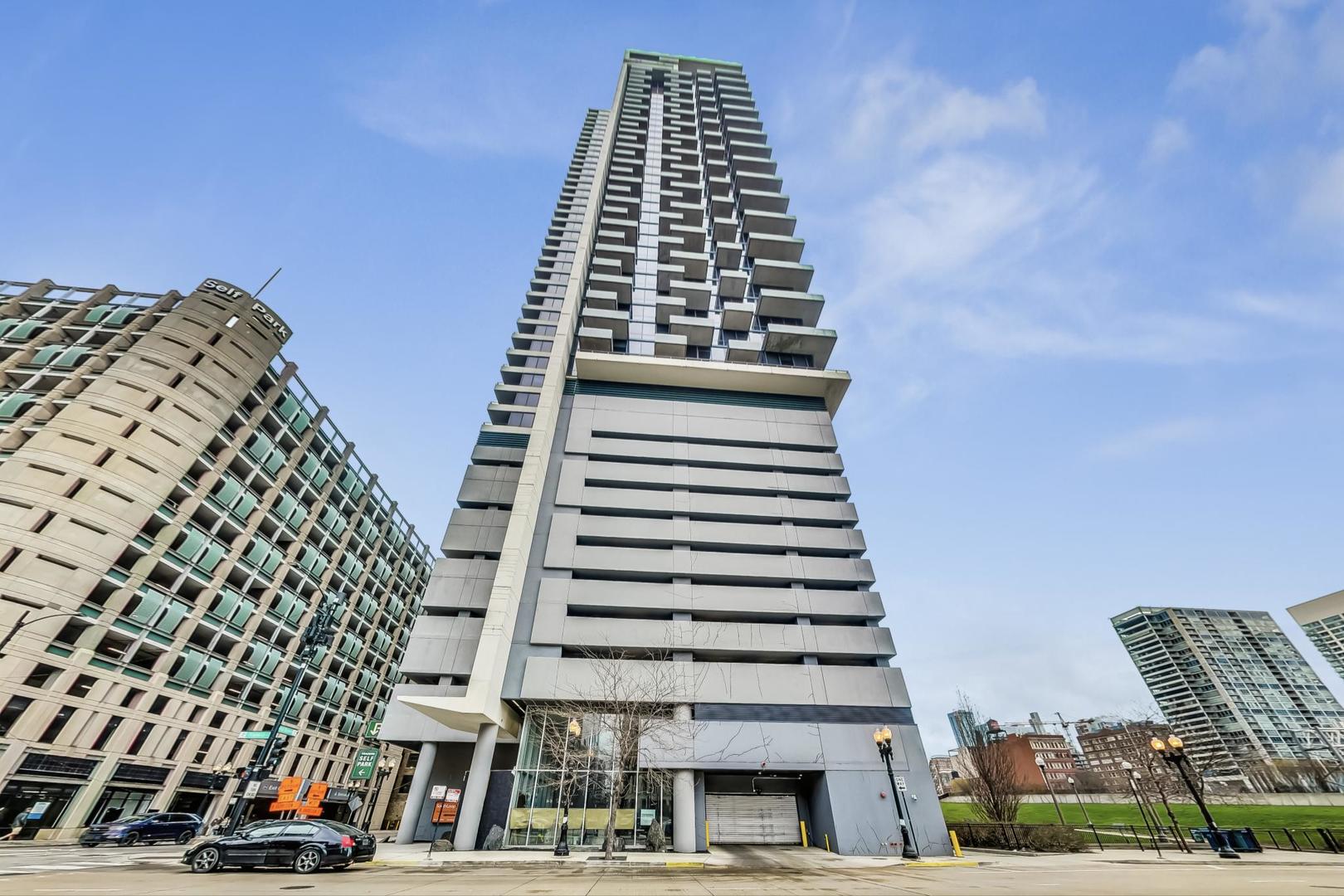 235 W VAN BUREN Street Unit: 1517