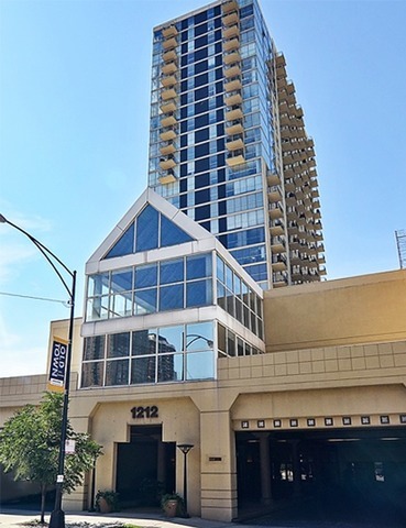 1212 N LaSalle Street Unit: 2402