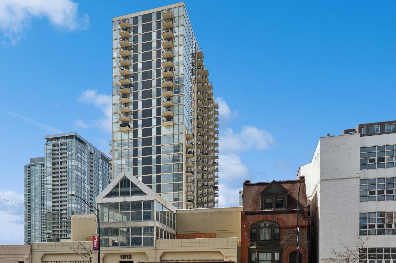 1212 N LaSalle Drive Unit: 802