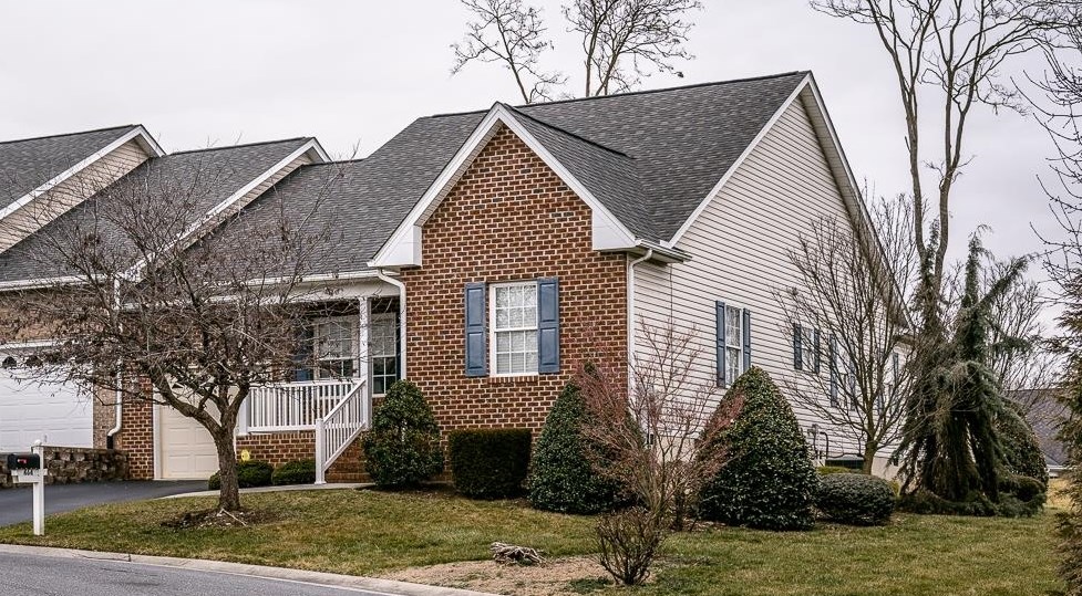 464 HICKORY GROVE CIR