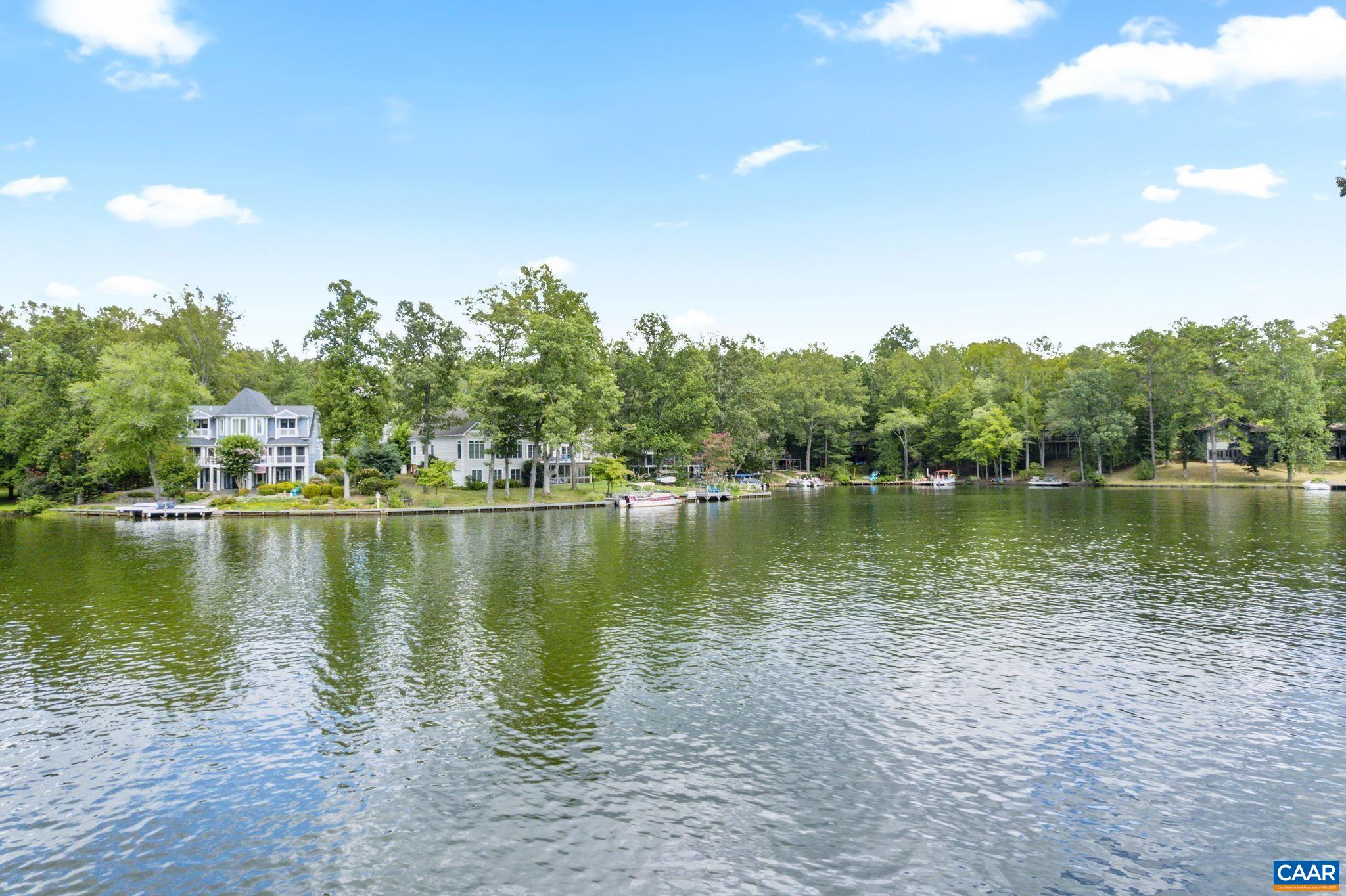 4 LAKEVIEW CIR