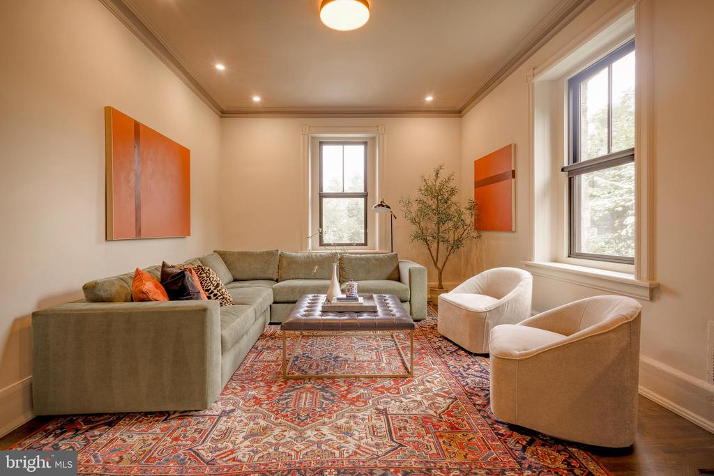 148 W HIGHLAND AVENUE