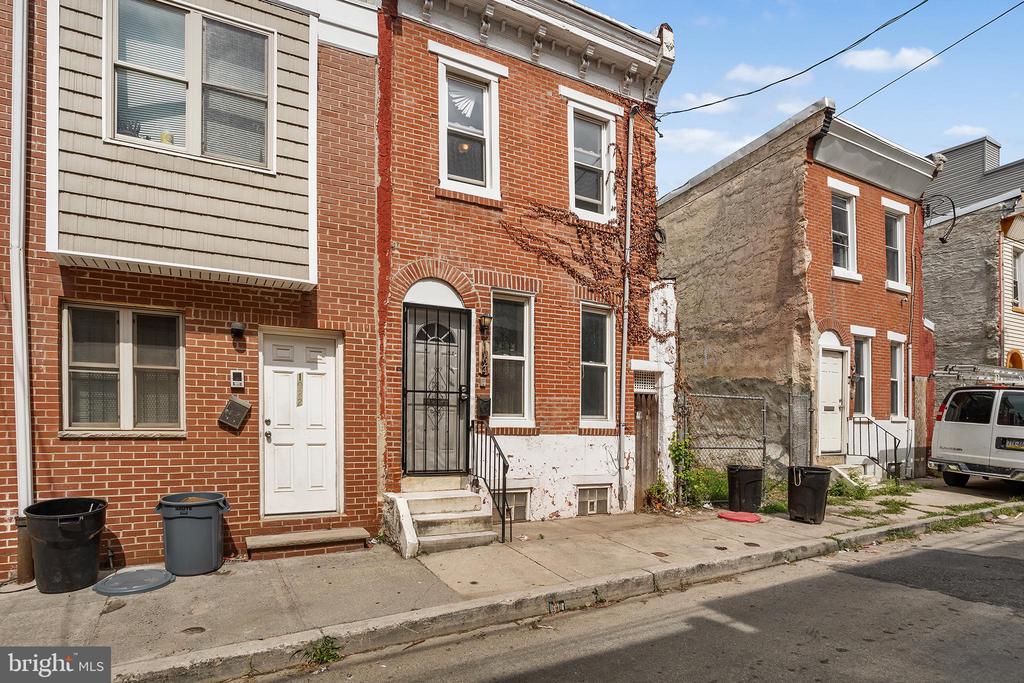 1924 N DARIEN STREET