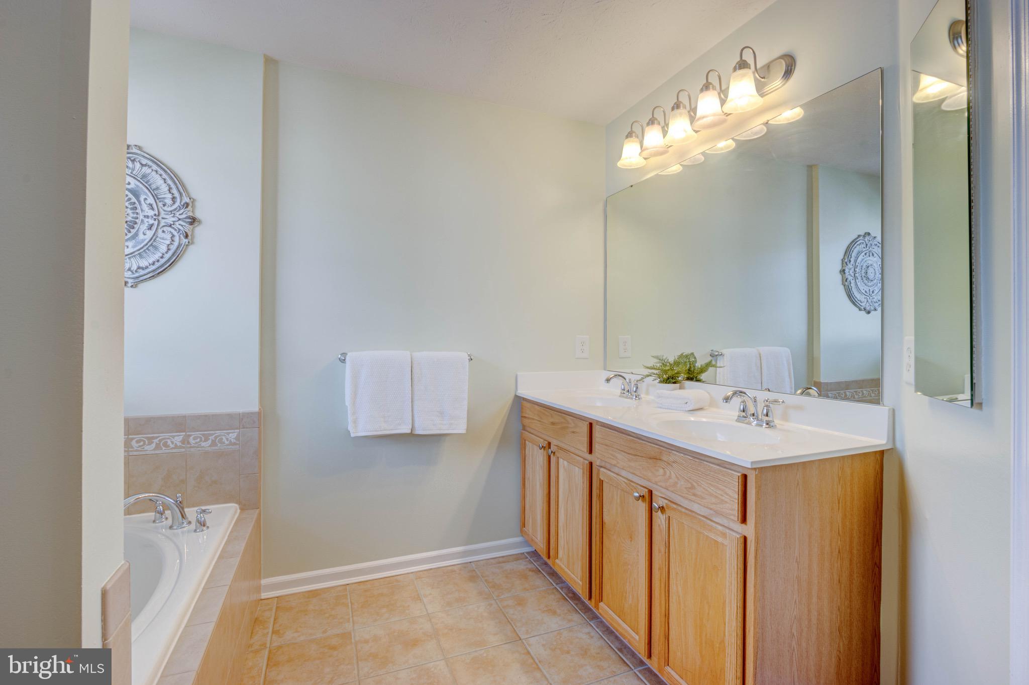 7171 HUMMINGBIRD DRIVE