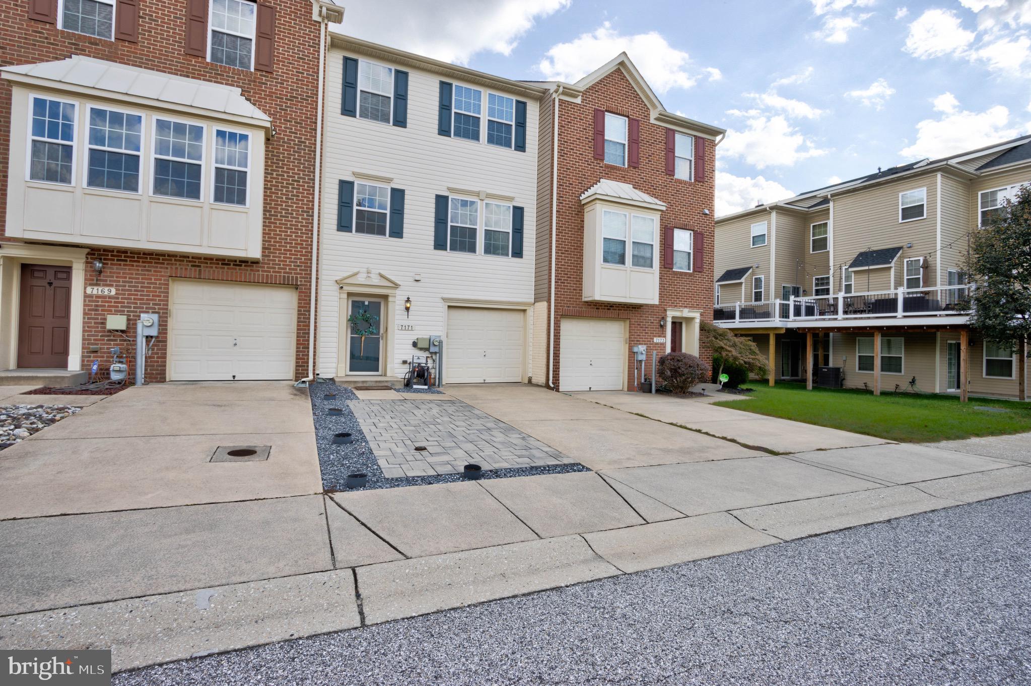 7171 HUMMINGBIRD DRIVE