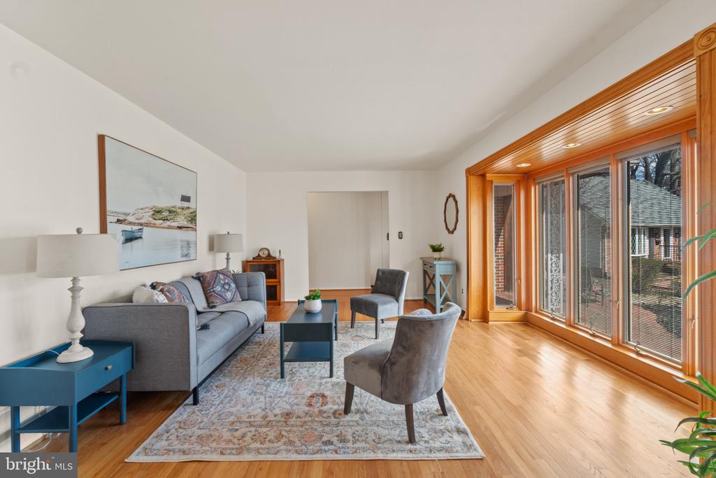 4 CENTERHILL COURT