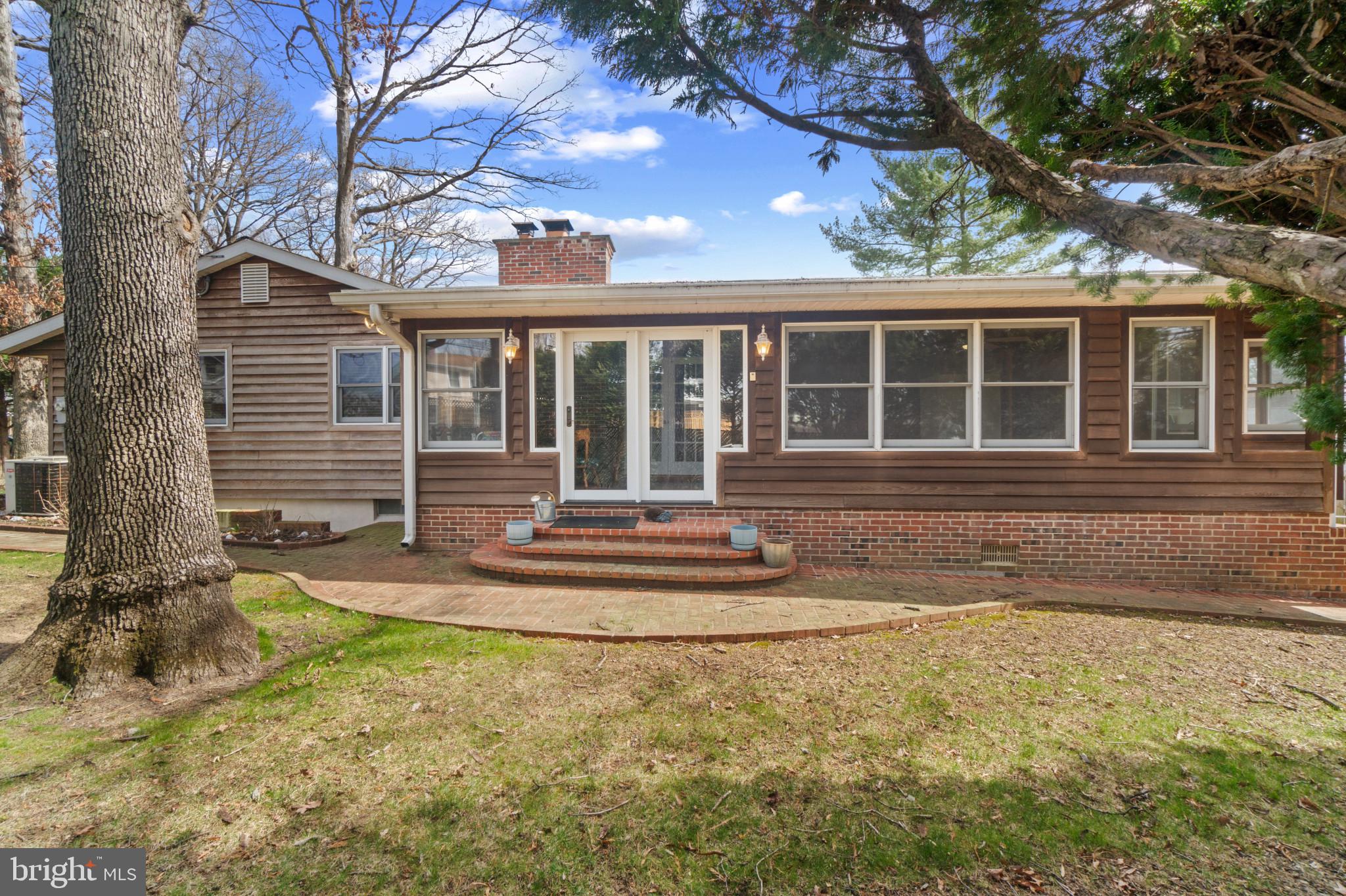 4 CENTERHILL COURT