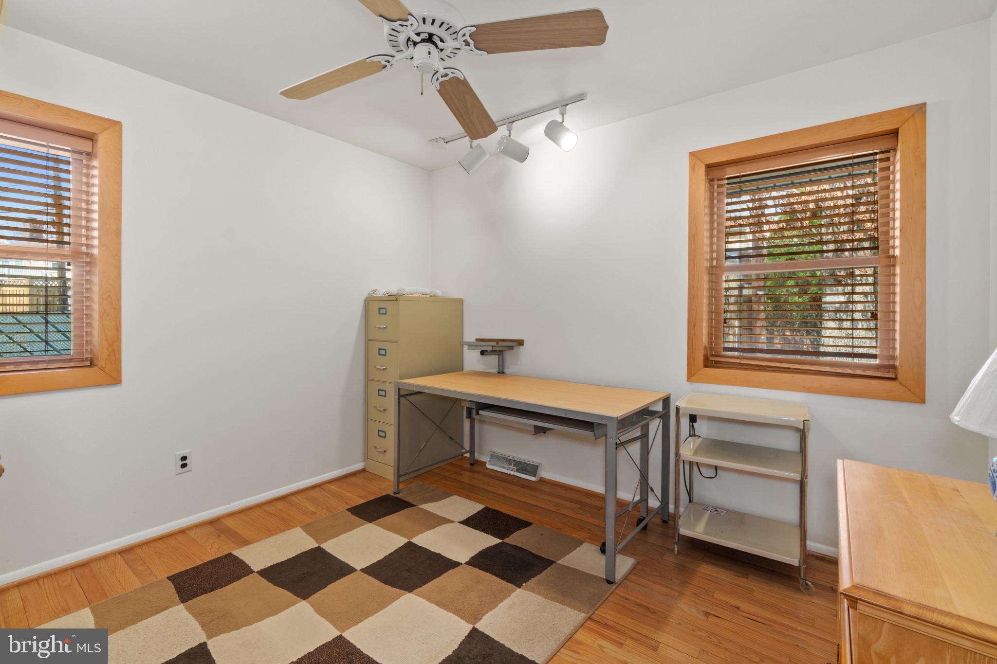 4 CENTERHILL COURT